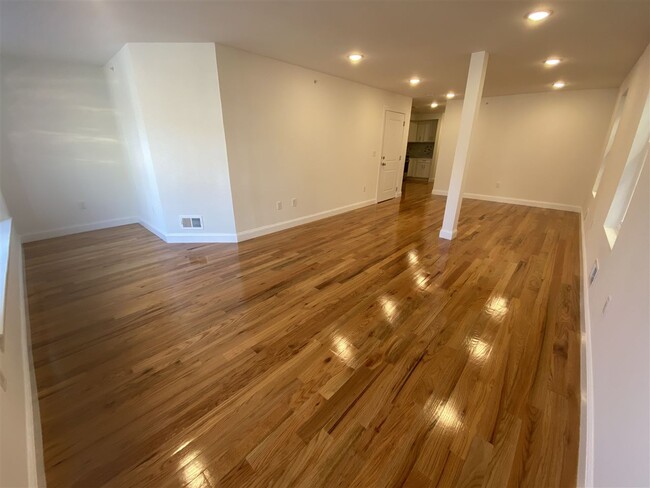 Building Photo - 55 63rd St