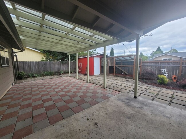 Building Photo - Charming 3 bedroom 2 bath.