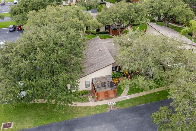 Building Photo - 8019 SE Villa Cir
