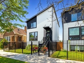 Building Photo - 1522 N Leamington Ave