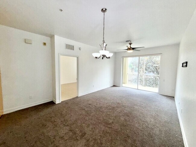 Building Photo - Orlando - 2 Bedroom, 2 Bathroom -  $1,750.00