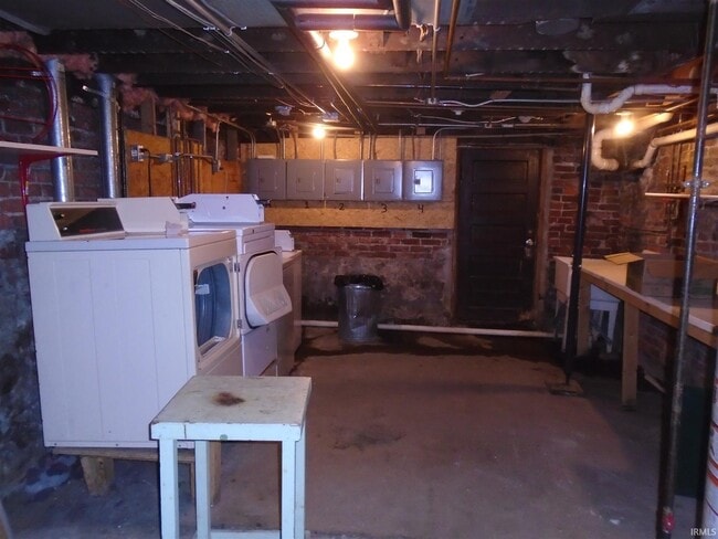 Building Photo - 1328 Sinclair St