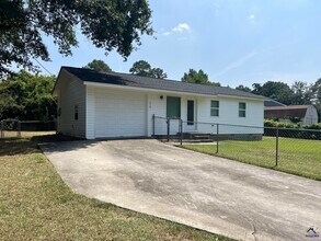 Building Photo - 110 Trinity Dr