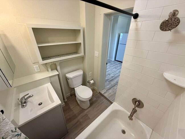 Building Photo - FULLY REMODELED 3 bedroom 1 bath Rental