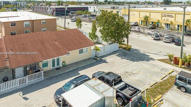 Building Photo - 330 W 74th Pl