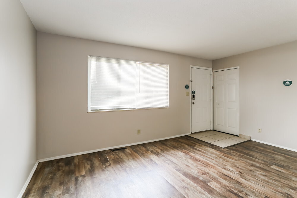 Building Photo - 2400 Lisbon Dr