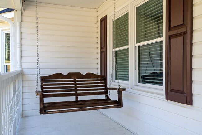 Building Photo - 17 Rock Crest Cir SE