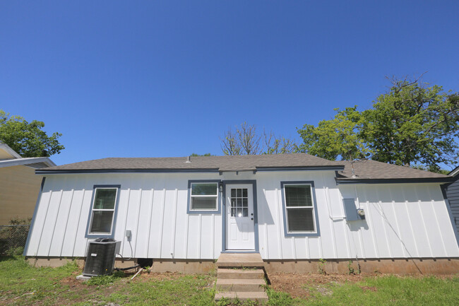 Primary Photo - 713 Churchill Dr