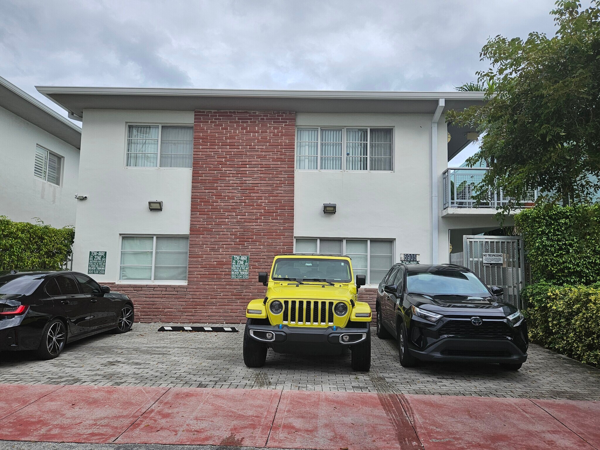 Building Photo - 6905 Bay Dr