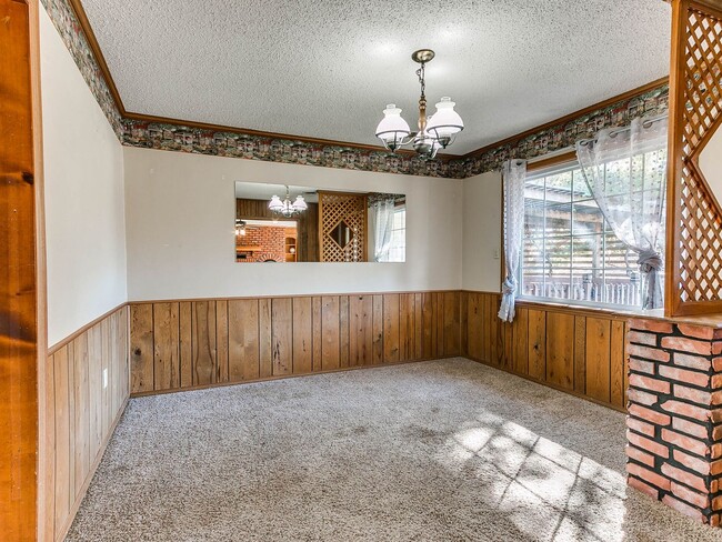 Building Photo - Beautiful 3 bed 2.5 bath home in the Country