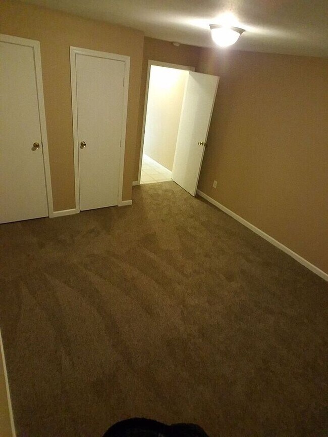 Building Photo - Wonderful 3 Bedroom Duplex in Puyallup!