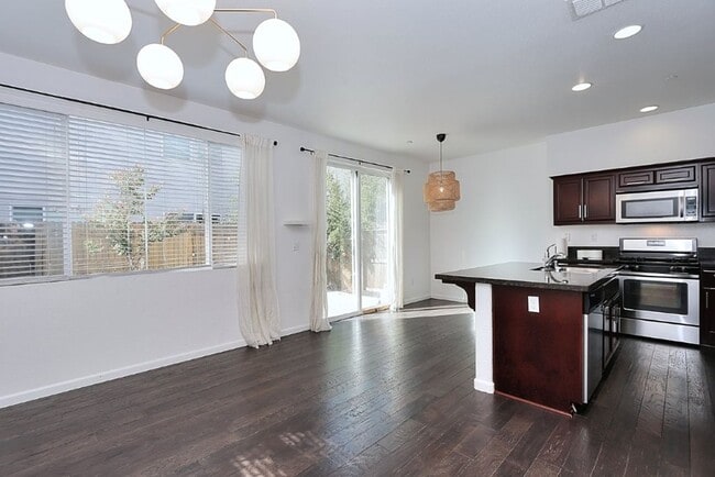 Building Photo - High Demand Park Place Home for Rent!