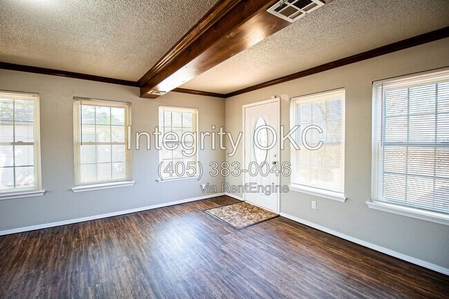 Building Photo - 4101 SE 45th St