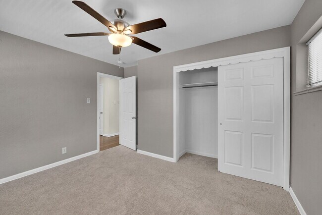 Building Photo - $3,195.00, 5 bed, 2 bath located in Denver