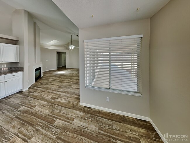 Building Photo - 523 Landra Ln