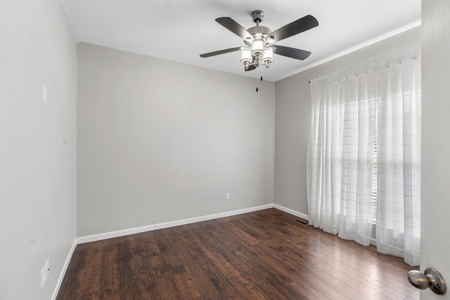 Building Photo - Beautiful 3-Bed, 3-Bath Home in Excellent ...