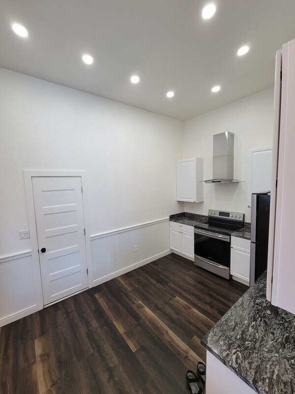 Building Photo - 12974 Kollman Ct