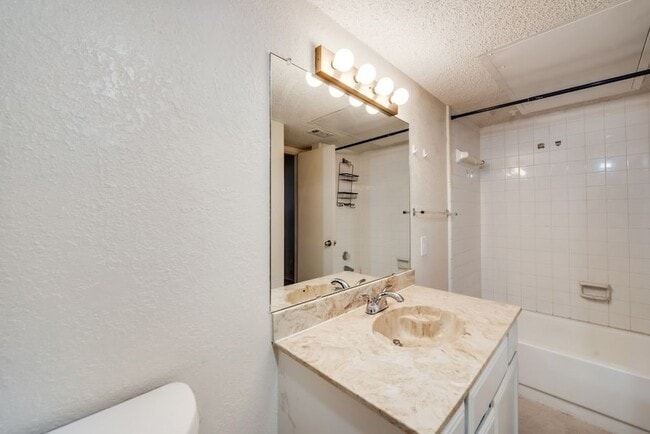 Building Photo - 336 Melrose Dr