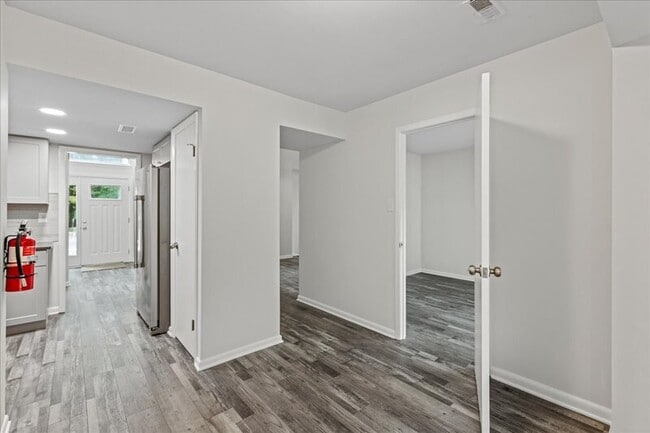 Building Photo - 421 Barton Run Blvd