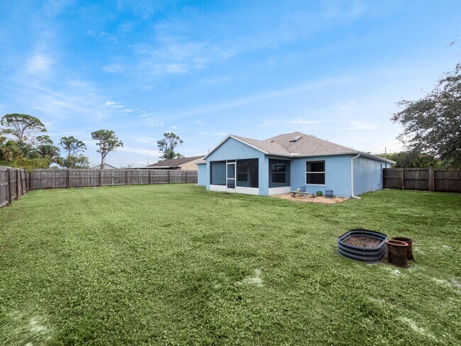 Building Photo - 949 SE Bywood Ave