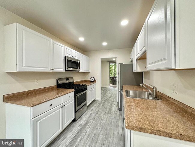 Building Photo - 8119 Inverness Ridge Rd