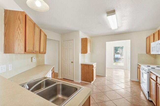 Building Photo - 16342 Blue Rock Springs Dr