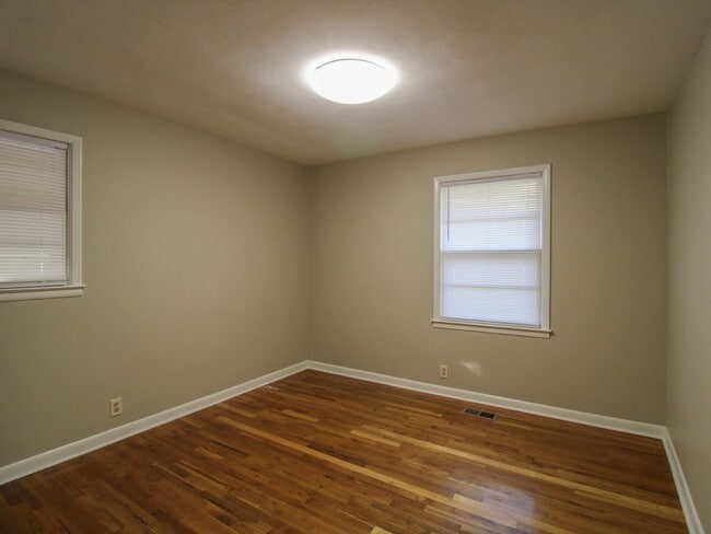 Building Photo - Nice Home close to Ardmore!