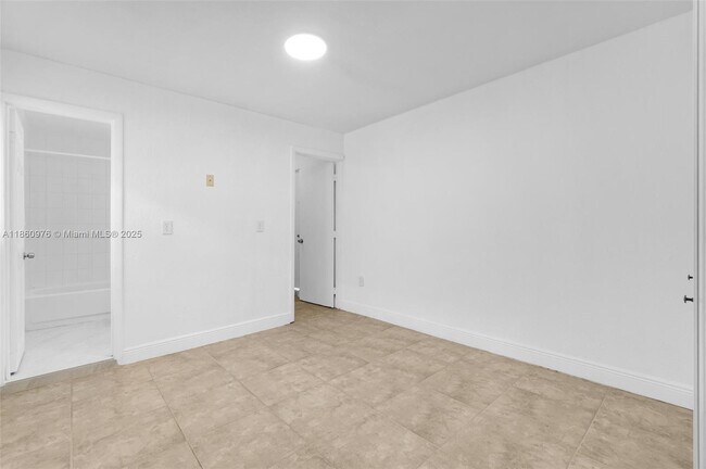 Building Photo - 1107 El Rado St