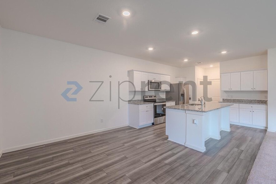 Building Photo - Unit