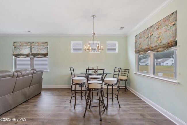 Building Photo - 614 Silos Wy