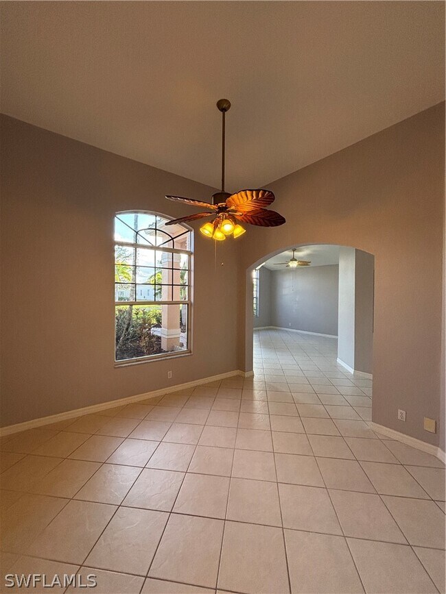 Building Photo - 2210 Grove Dr