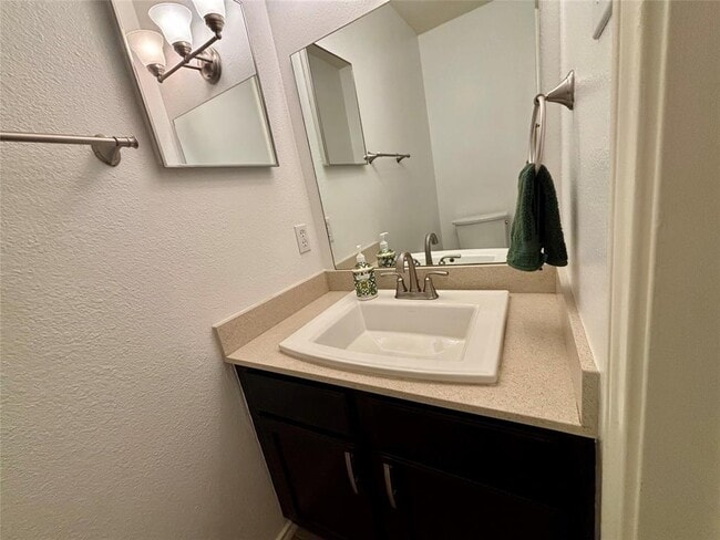 Building Photo - 808 Lone Star Dr