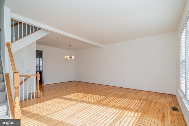 Building Photo - 2507 James Maury Dr