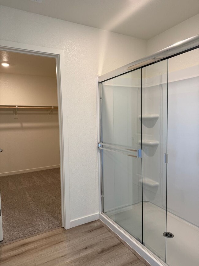 Building Photo - 2025 New Build! 5 bed 3 bath