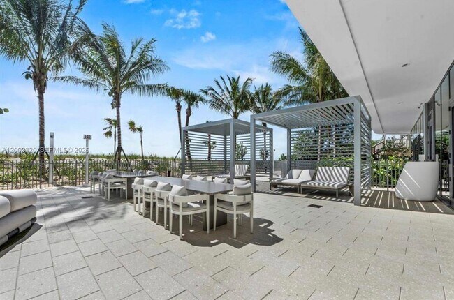 Building Photo - 900 N Ocean Blvd