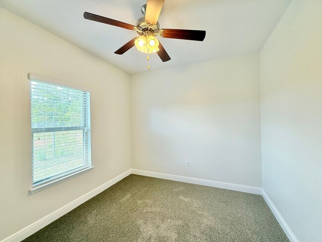 Building Photo - Spacious 5-Bedroom Home - Heart of Pace