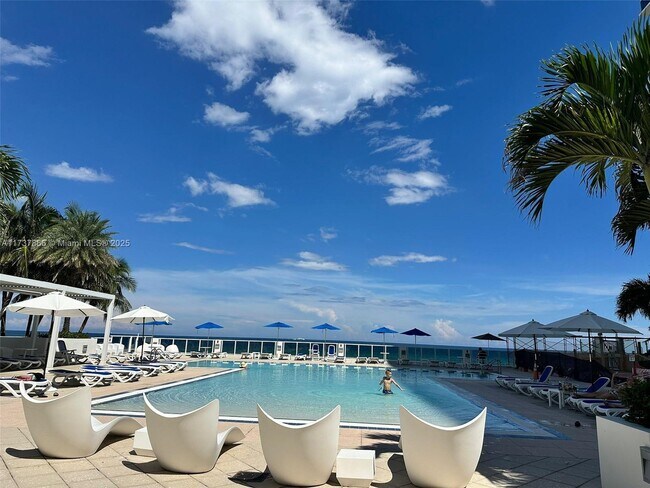 Building Photo - 2751 S Ocean Dr