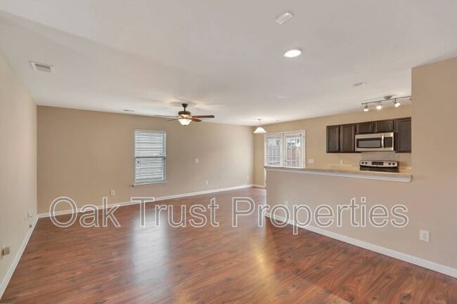 Building Photo - 114 Tyger St