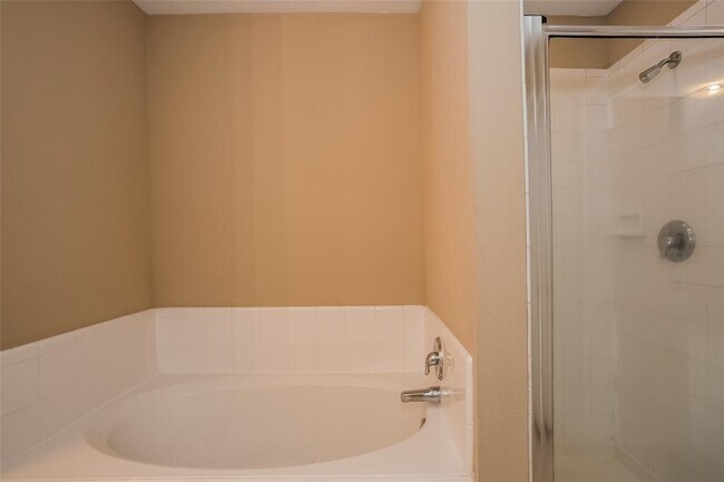 Building Photo - 1127 Laurel Chase Tr