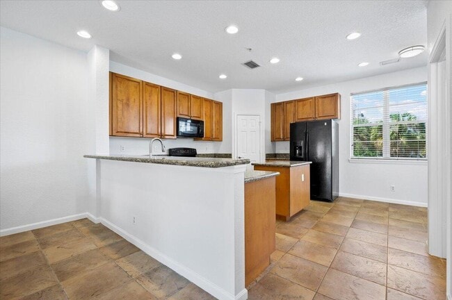 Building Photo - 131 Greenwich Cir