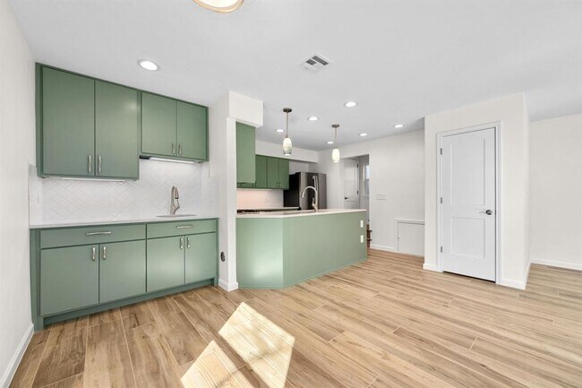 Building Photo - 3904 Tonkawa Trail