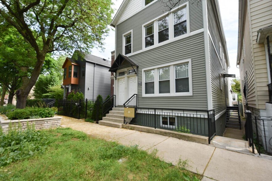 Primary Photo - 1736 W Altgeld St