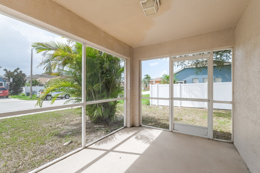 Building Photo - 8350 Crescent Moon Dr