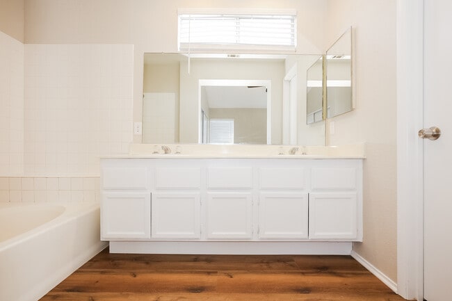 Building Photo - 1575 Bent Arrow Dr