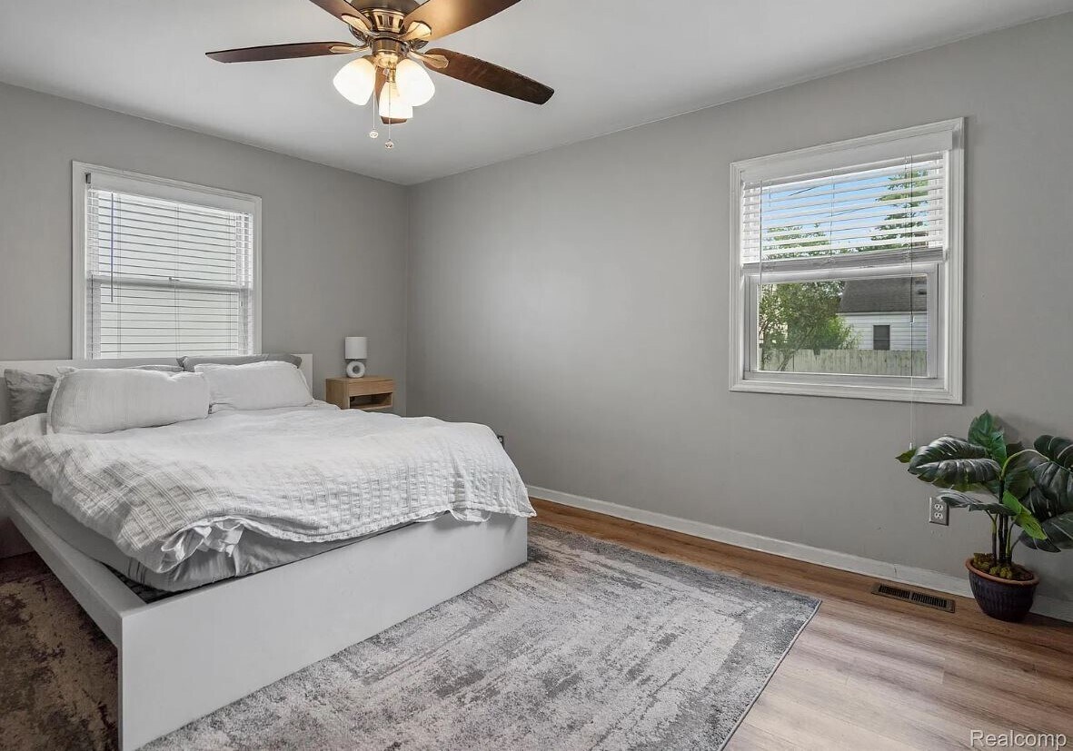 Master Bedroom - 2204 Mahan St