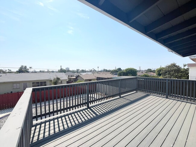 Building Photo - Modern 3-Bedroom Townhome in Chula Vista –...