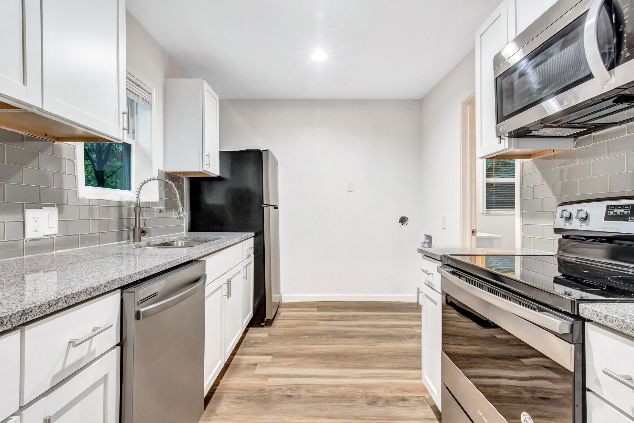 Building Photo - 425 E Sears St