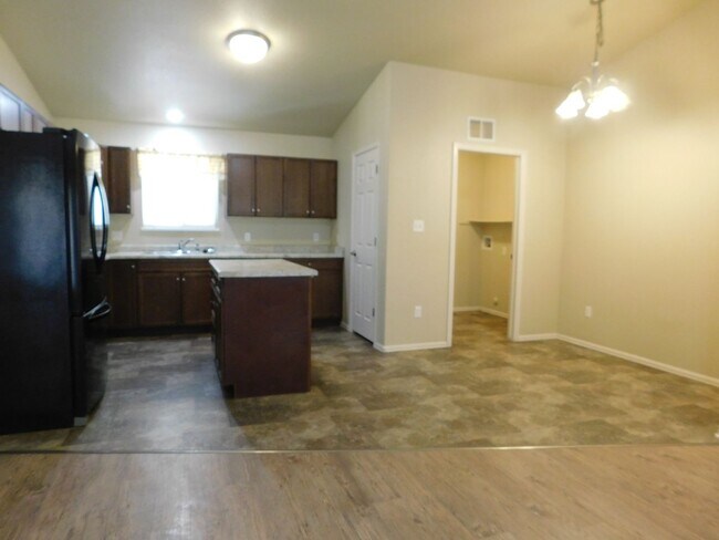 Building Photo - Nice Home in Chatfield II Subdivision