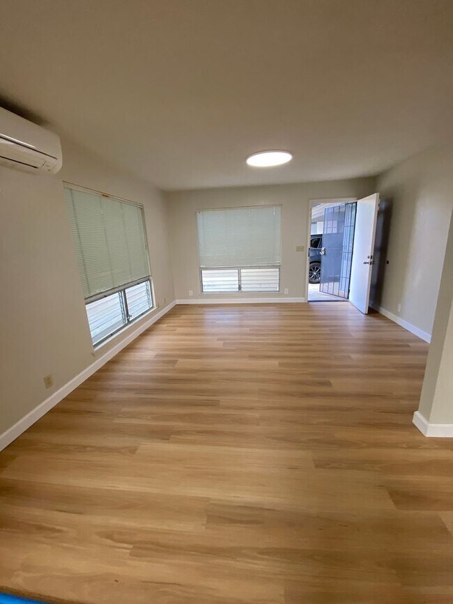 Building Photo - 843 21st Ave