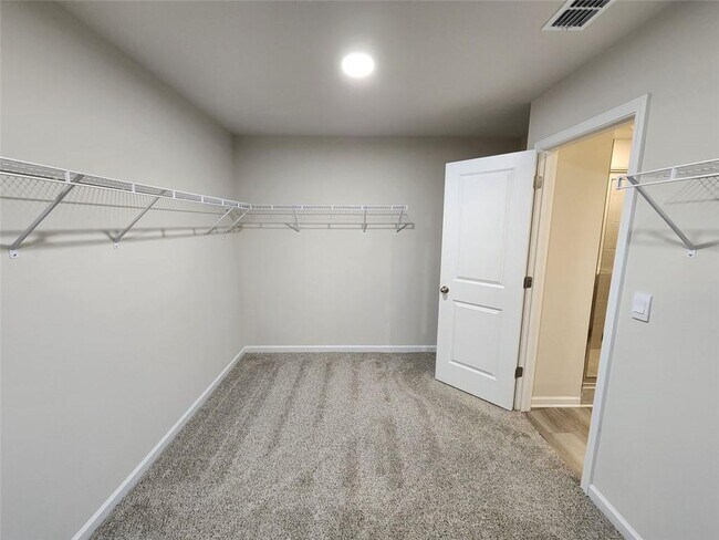Building Photo - 235 Vly Oak Dr